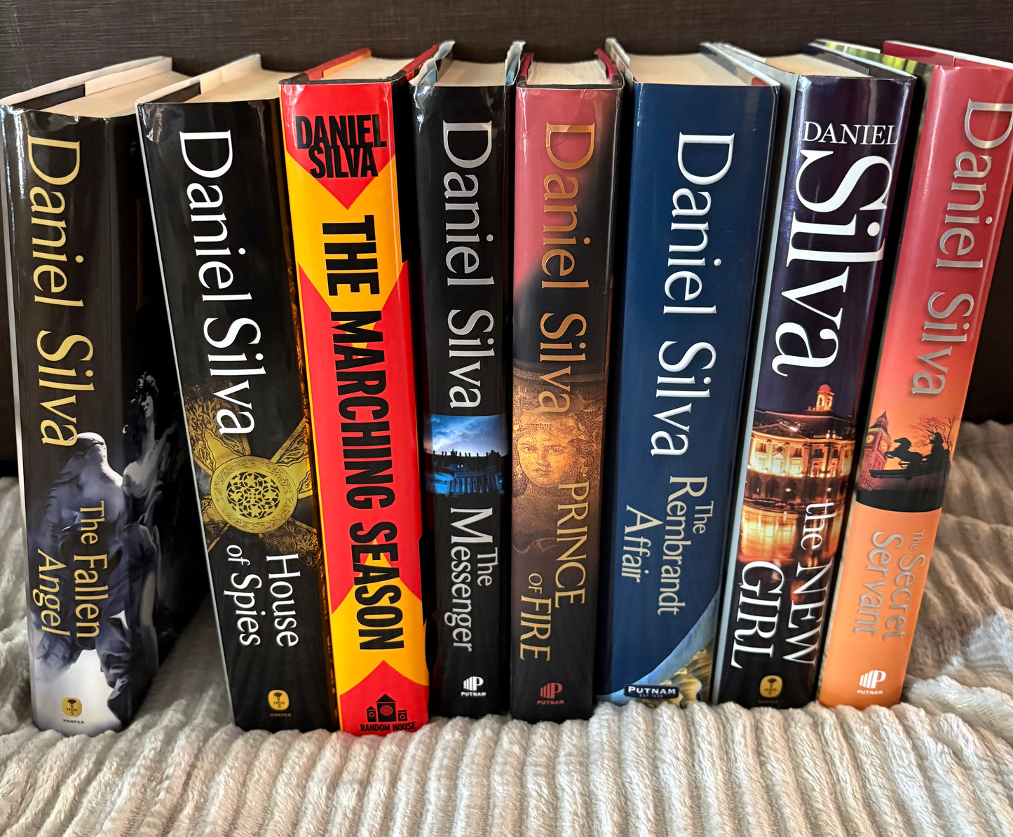 DANIEL SILVA  BOOKS LOT OF 16 LIKE NEW Hardcover Thriller Crime Suspense